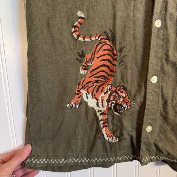 Abercrombie Kids Linen Blend Embroidered Tigers and Hem Olive Green Boys 11/12 - Picture 4 of 9